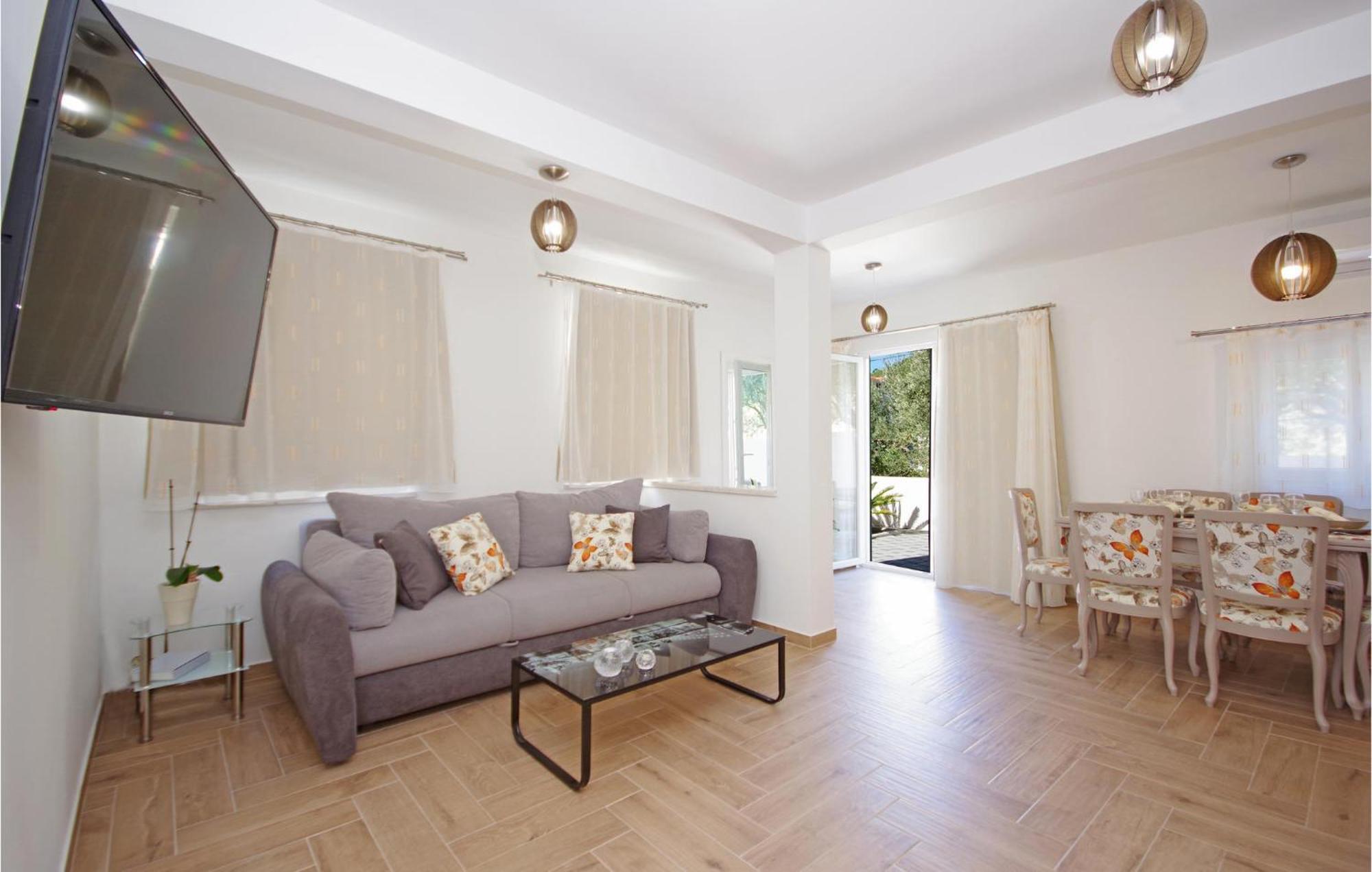 Awesome Home In Drvenik With Wifi Екстериор снимка